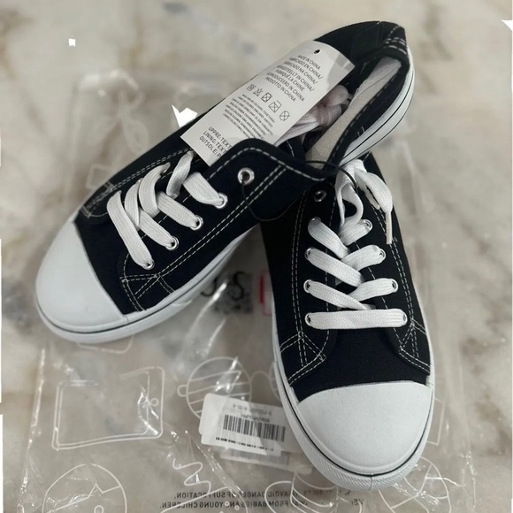 NWT Black and White Canvas Sneakers with Rubber Toe Cap - Picture 4 of 5